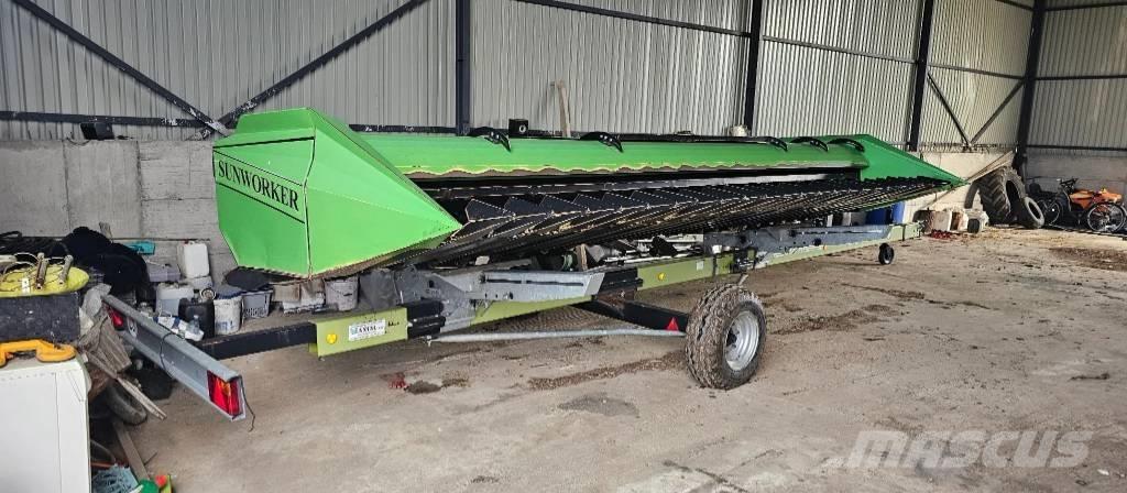 CLAAS Tucano 440 Skurtreskere