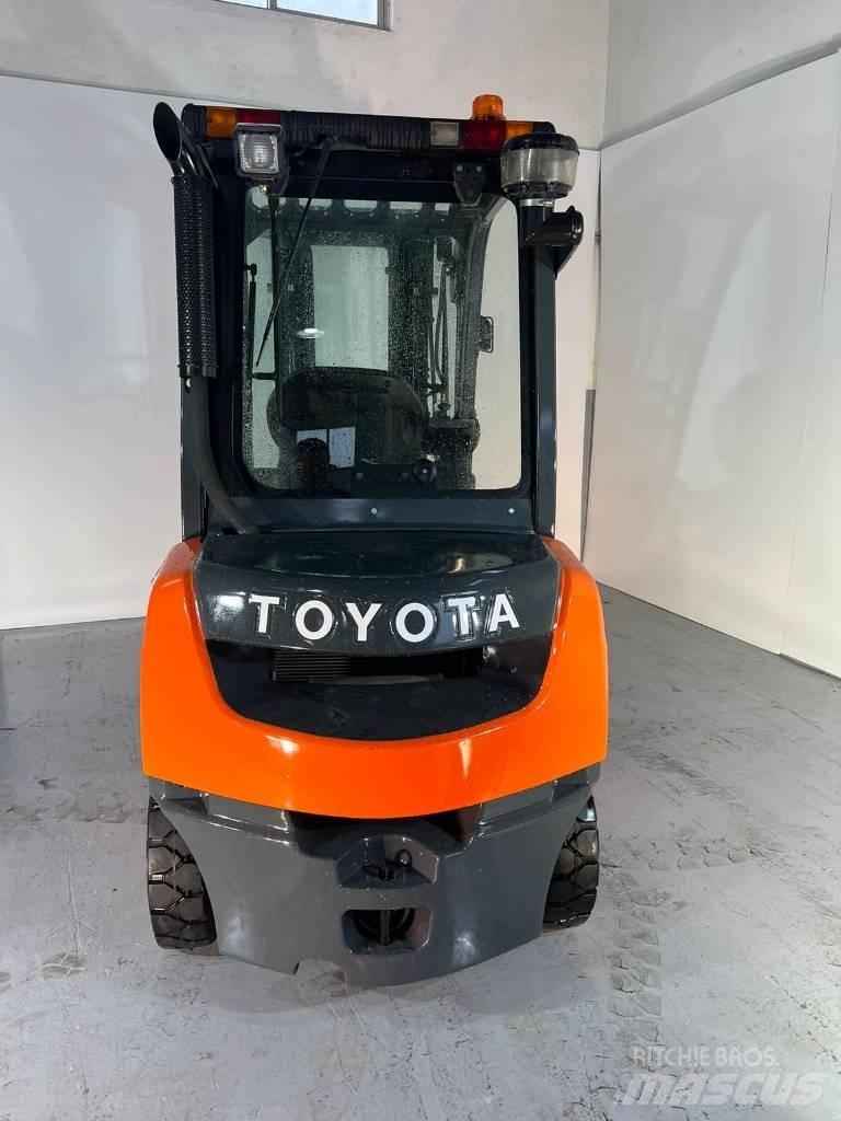 Toyota 02-8 FD F 25 Diesel Trucker
