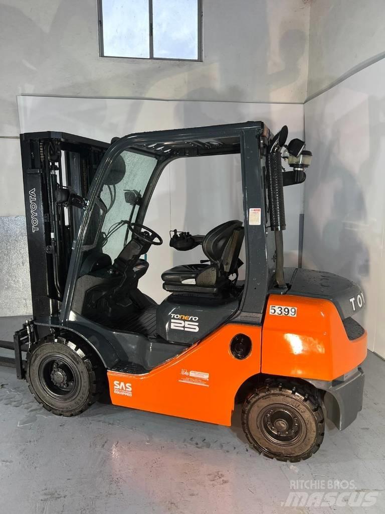Toyota 02-8 FD F 25 Diesel Trucker