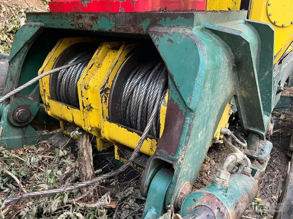 LKT 82 Traktor med skogsutstyr