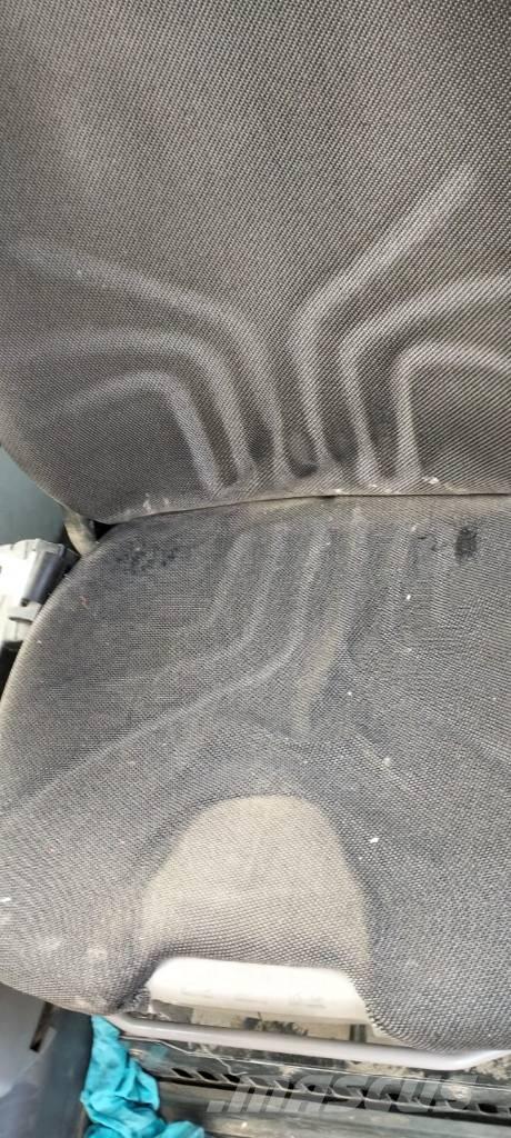 Komatsu PW 200-7 Hjulgravere