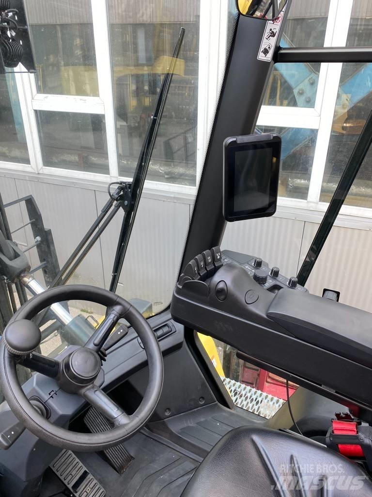 Hyster H12XD6 Diesel Trucker