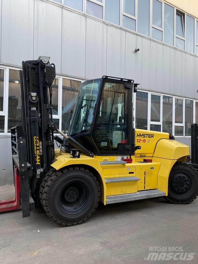 Hyster H12XD6 Diesel Trucker