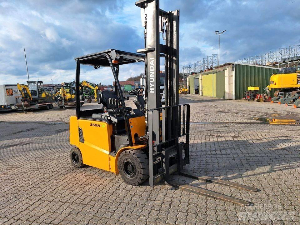 Hyundai 25 BH-9 Anlegg - Annet