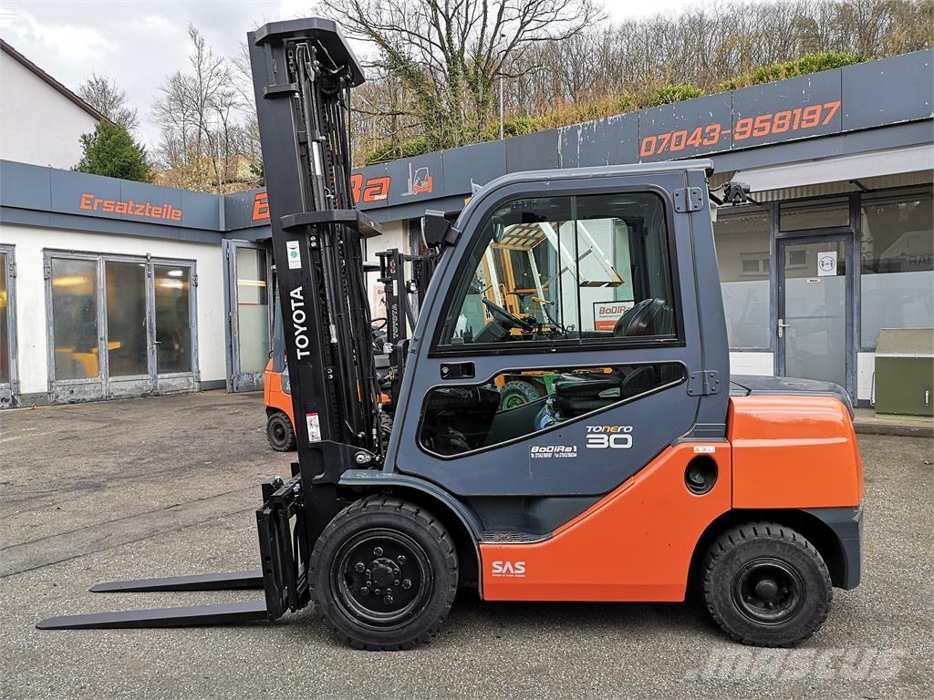 Toyota 02-8FDF30 Diesel Trucker