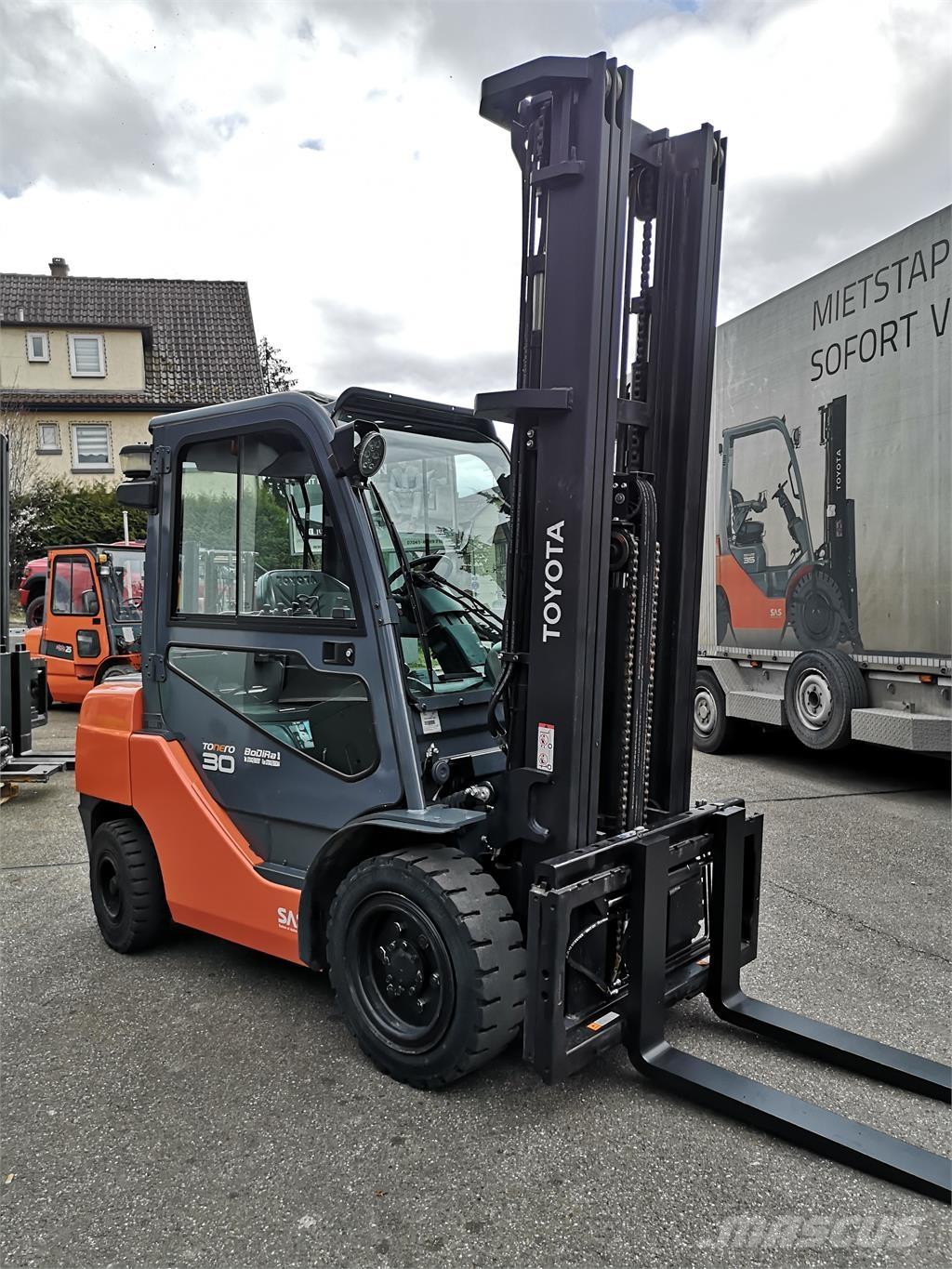 Toyota 02-8FDF30 Diesel Trucker