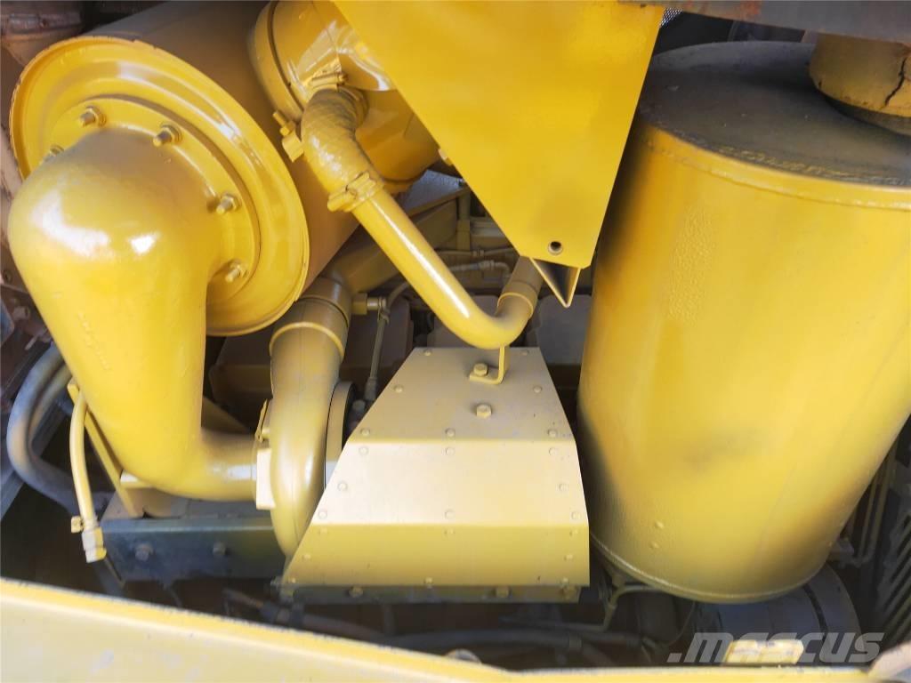 Komatsu D155AX-5 Dozere Beltegående