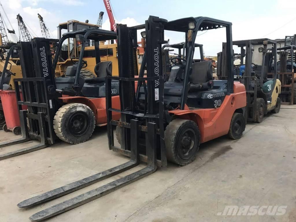 Toyota FD 30 Diesel Trucker