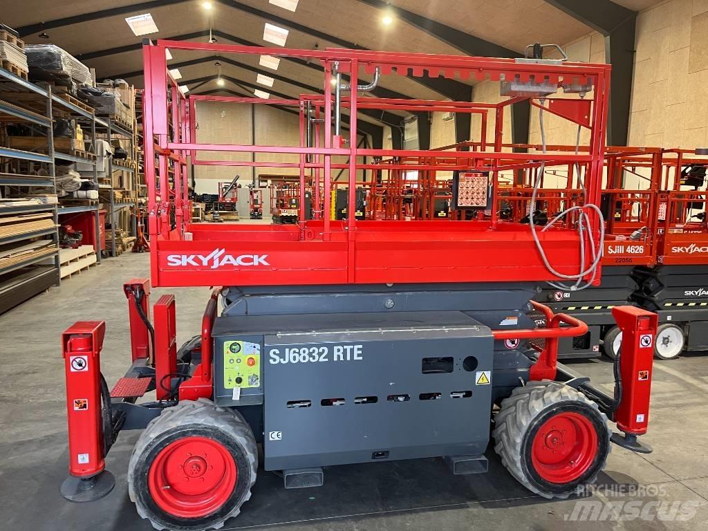 SkyJack SJ 6832 RTE Sakselifter
