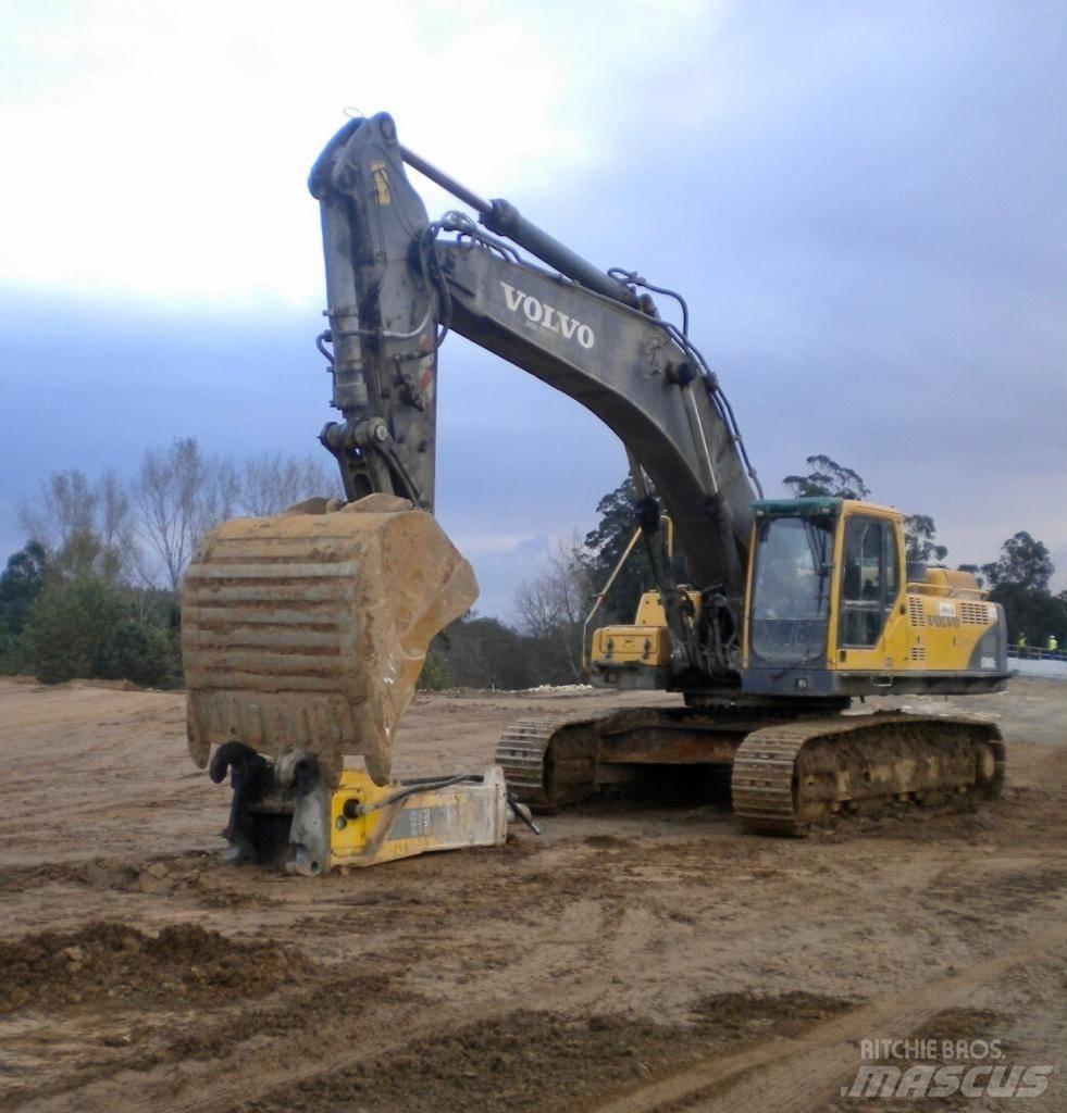 Volvo EC 460 B LC Beltegraver