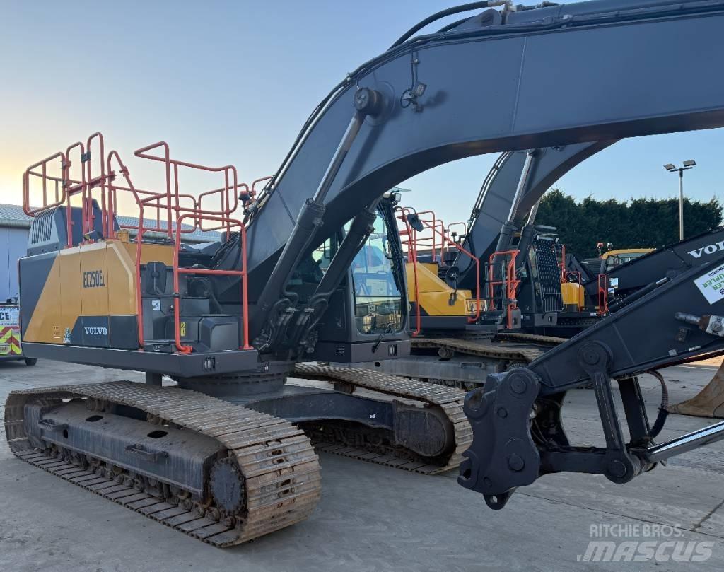 Volvo EC 250 EL Beltegraver