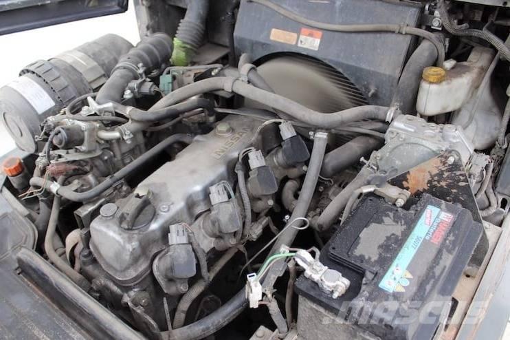 Nissan DX25LPG Propan trucker