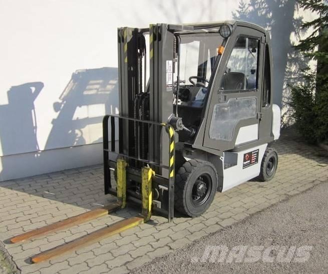 Nissan DX25LPG Propan trucker