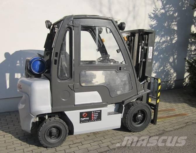 Nissan DX25LPG Propan trucker