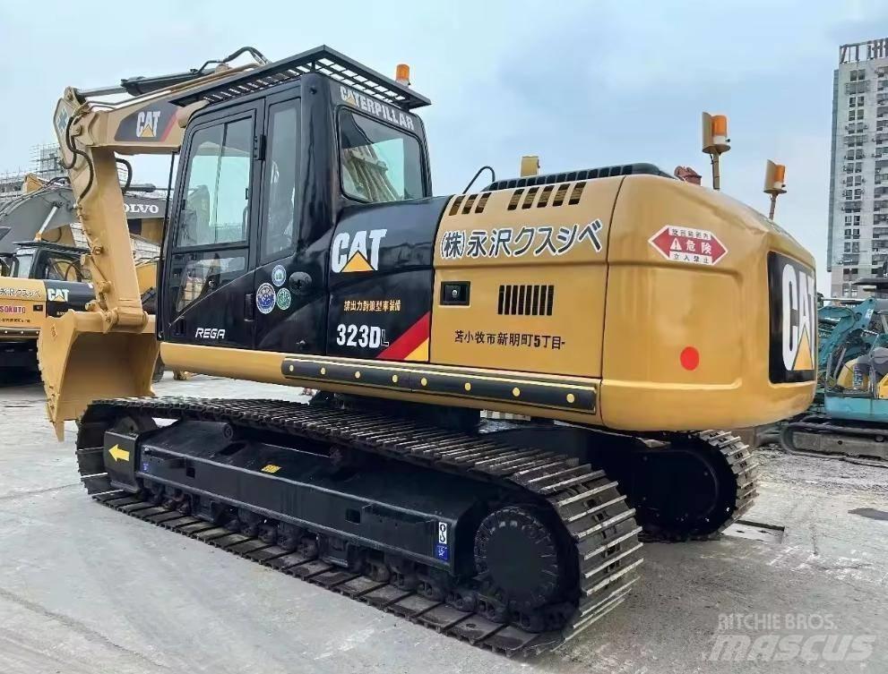 CAT 323 Beltegraver