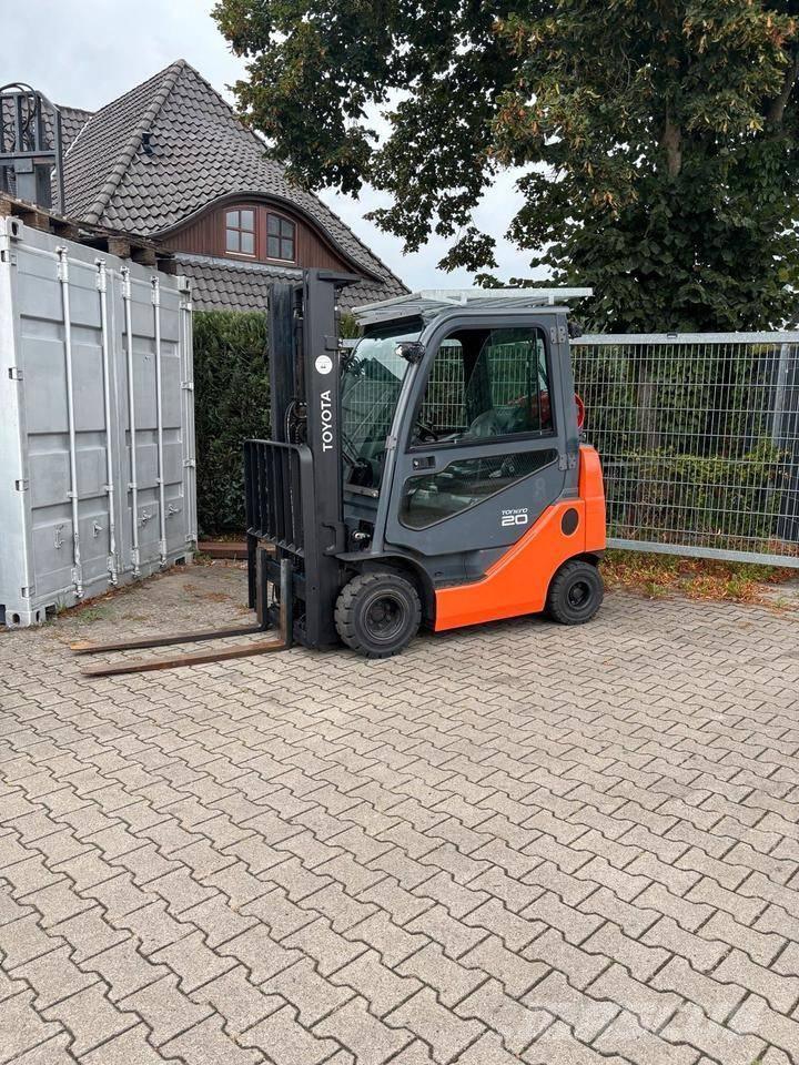 Toyota 8 FGKF 20 Propan trucker