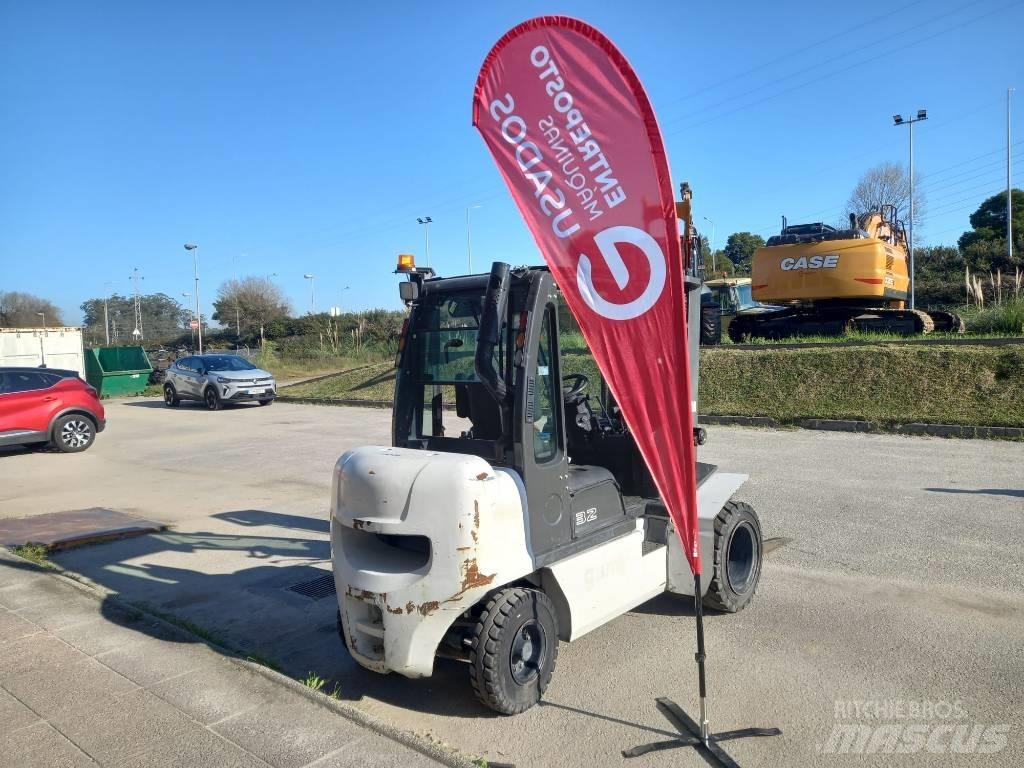 UniCarriers D32 Diesel Trucker