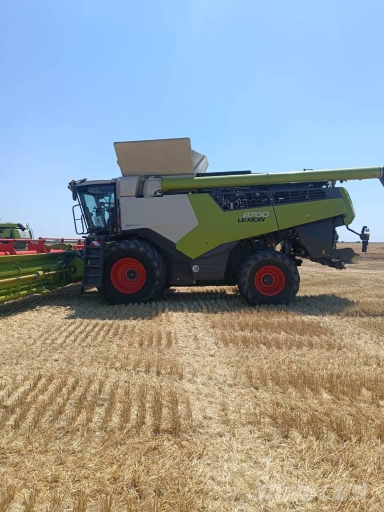 CLAAS Lexion 8700 Skurtreskere