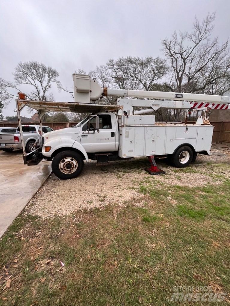 Ford F 750 Bilmontert lift