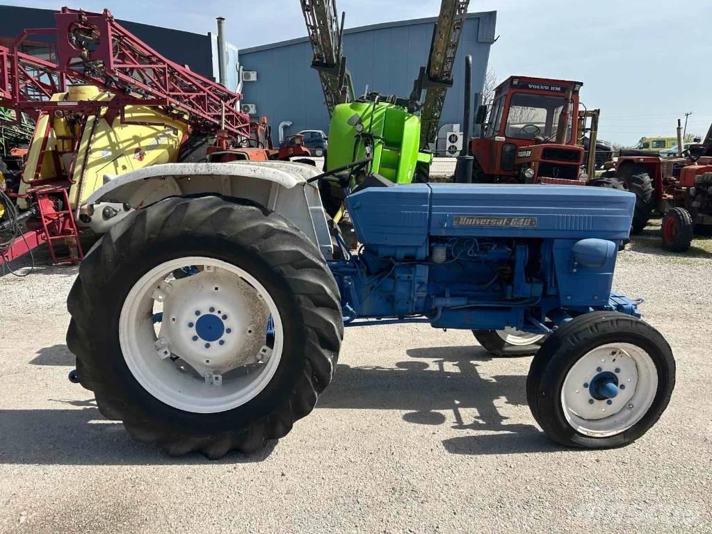 Universal 640 Traktorer