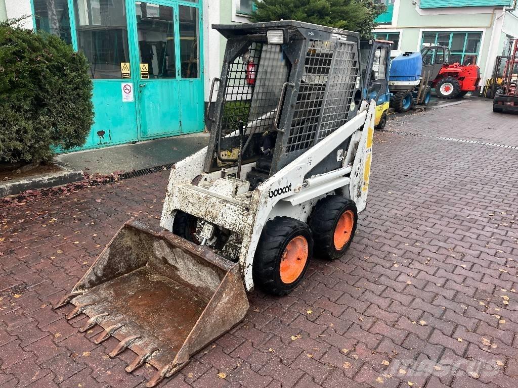 Bobcat 443      V-4129 Frontlastere og graveredskap