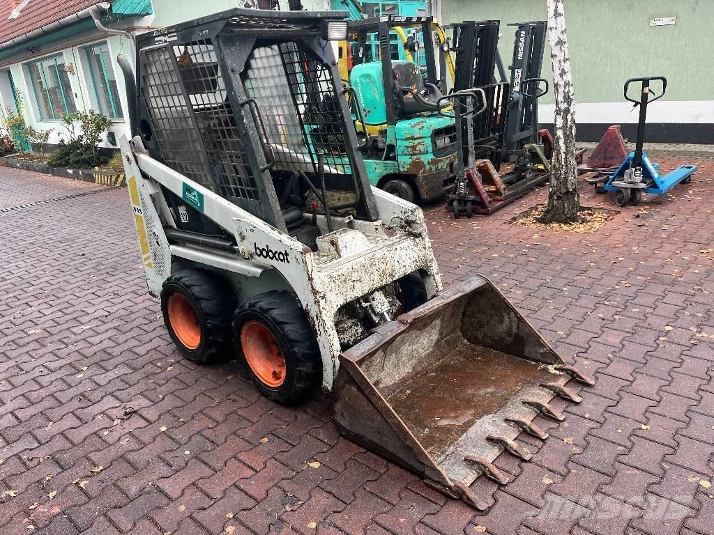Bobcat 443      V-4129 Frontlastere og graveredskap