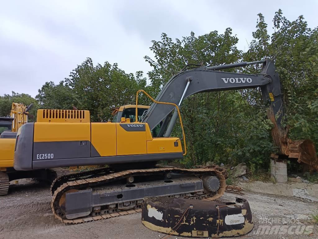 Volvo EC 250 Beltegraver