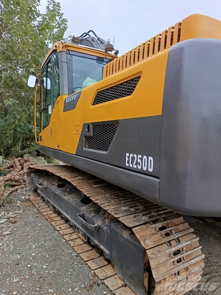 Volvo EC 250 Beltegraver
