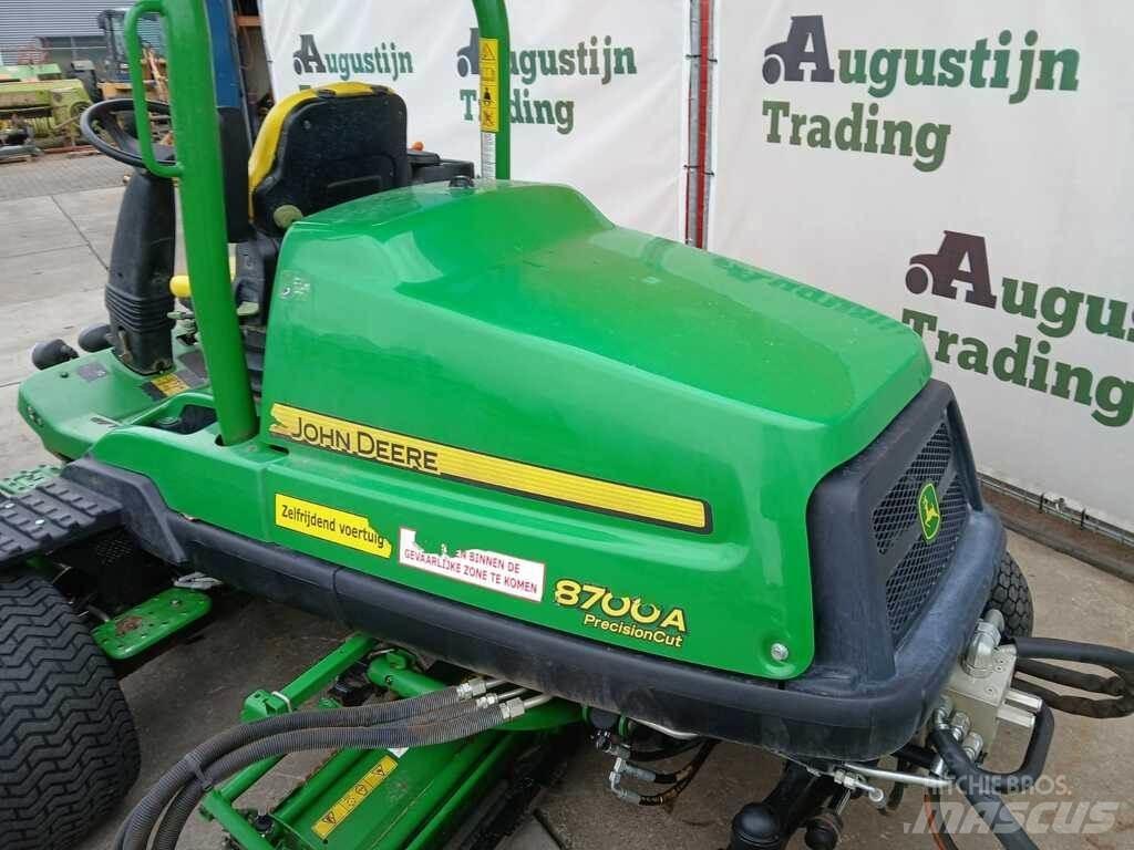 John Deere 8700 A Sitteklippere