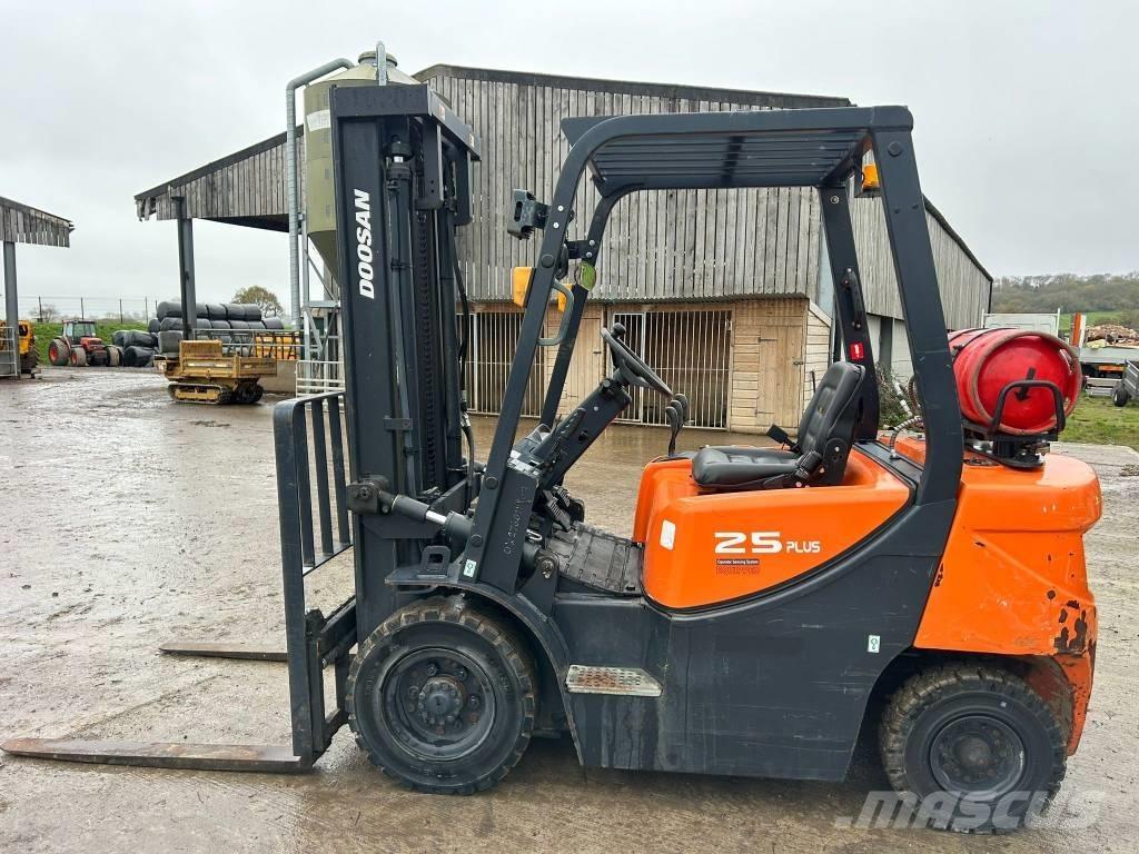 Doosan G 25 GP Plus Propan trucker