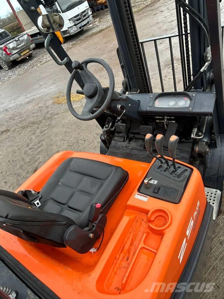 Doosan G 25 GP Plus Propan trucker