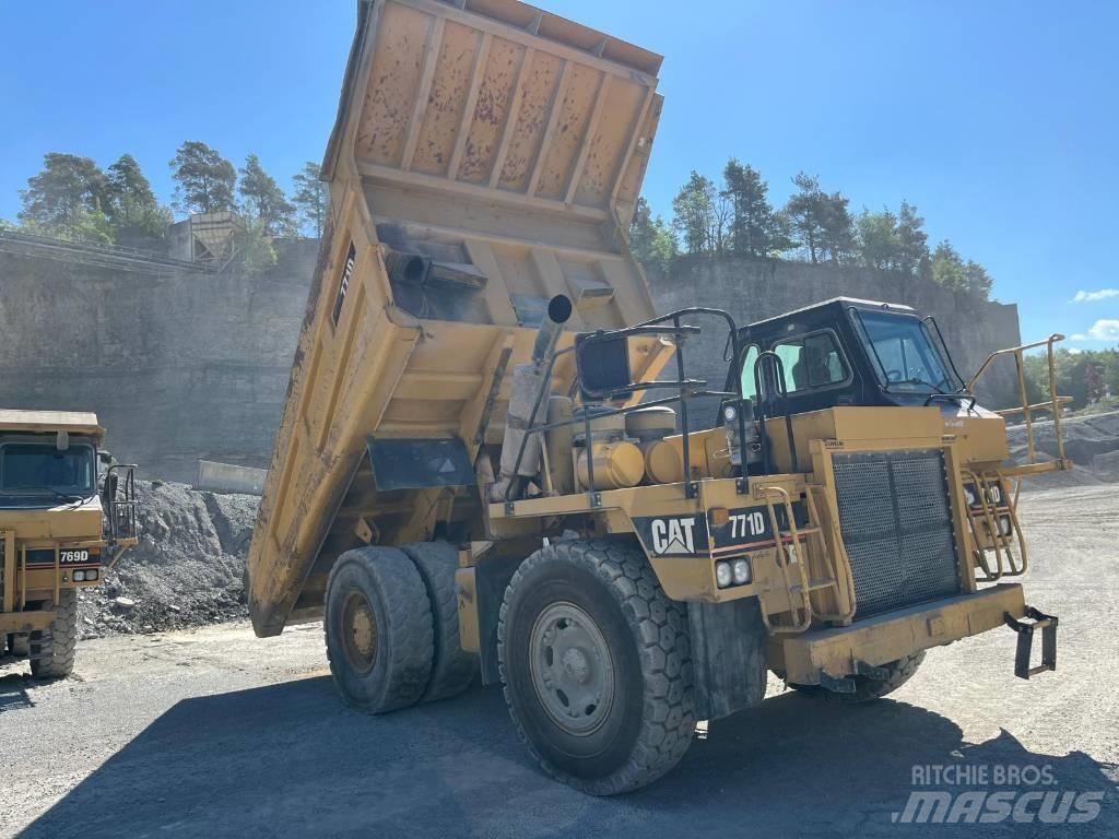CAT 771D Tipptrucker