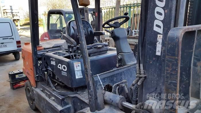 Doosan D40 SC-5 Diesel Trucker
