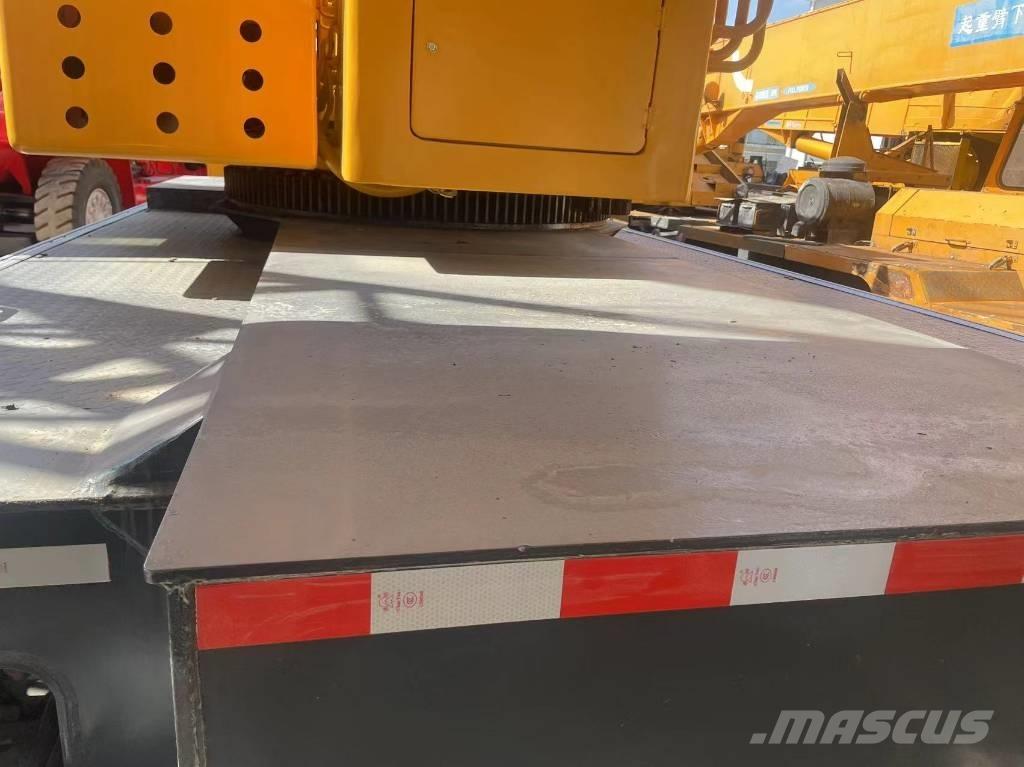 XCMG QY70K Røff terreng kraner