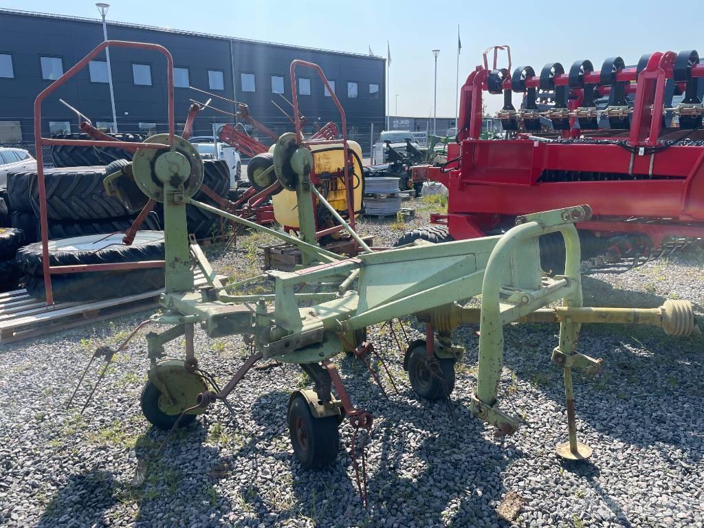 CLAAS W 600 Raker og høyvendere
