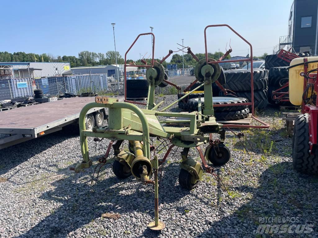 CLAAS W 600 Raker og høyvendere