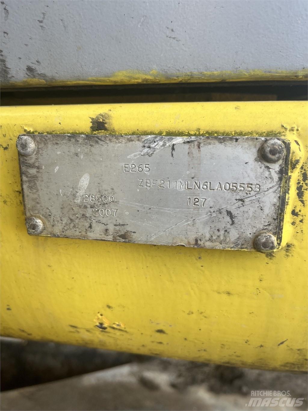 New Holland E 265 B Beltegraver