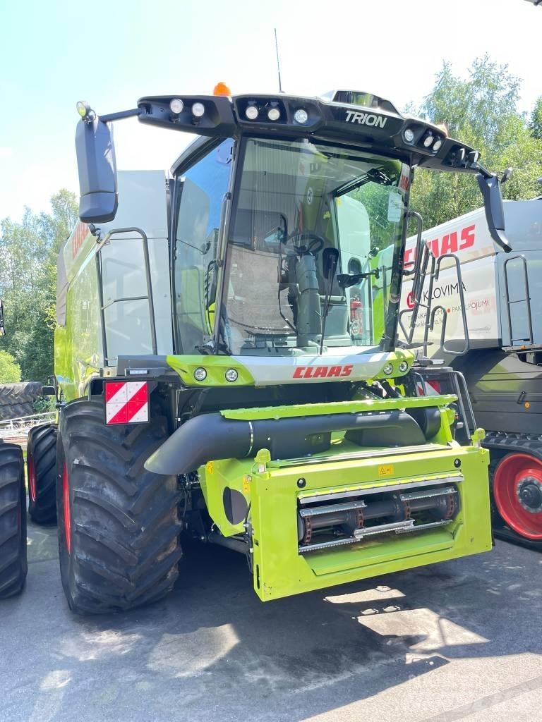 CLAAS TRION 750 Skurtreskere