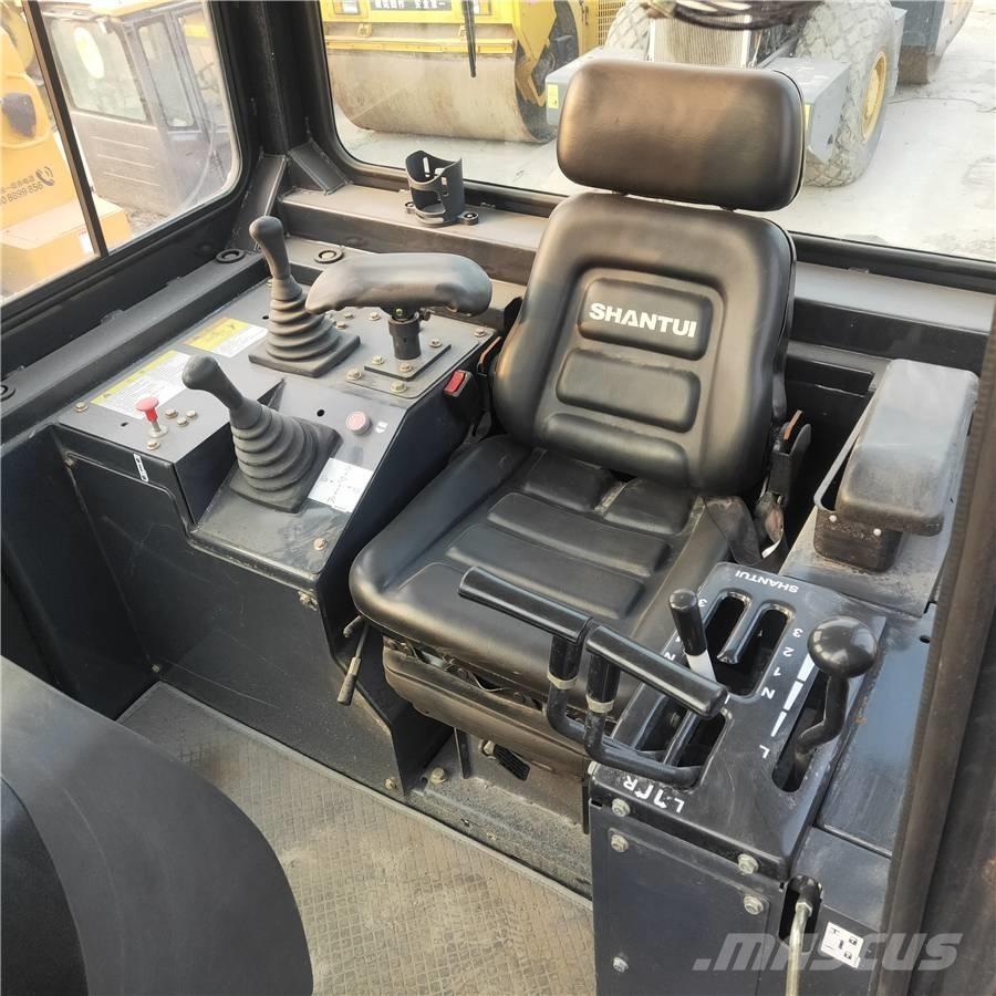 Shantui SD22 Dozere Beltegående