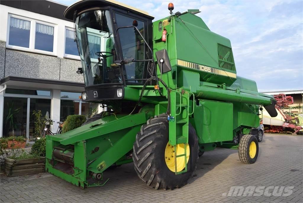 John Deere 1065 Skurtreskere