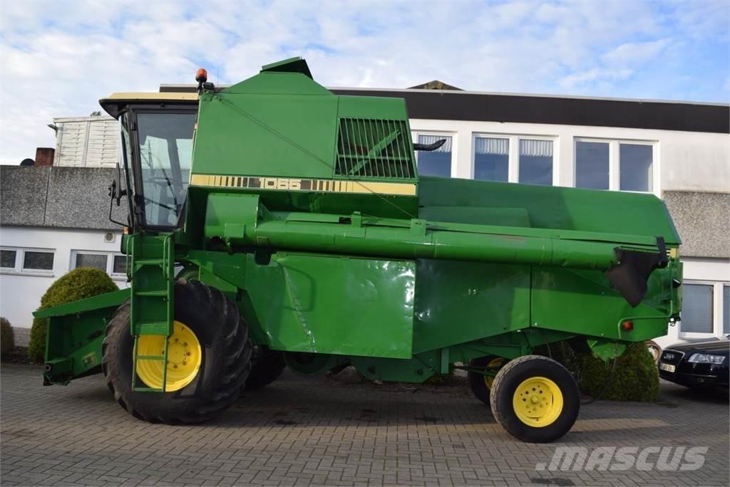 John Deere 1065 Skurtreskere