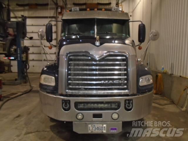 Mack CXU 613 Trekkvogner