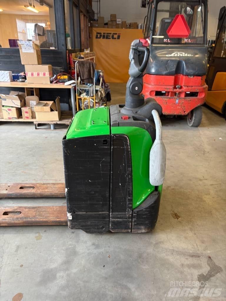 Cesab P322 Lavtløftende truck med platform