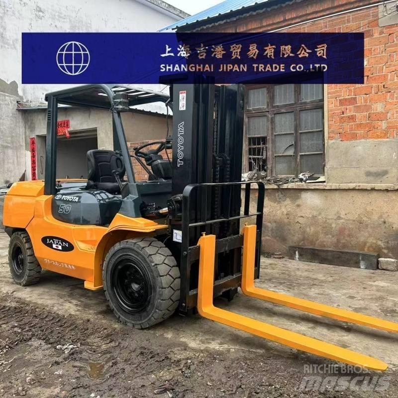 Toyota 5 ton Diesel Trucker