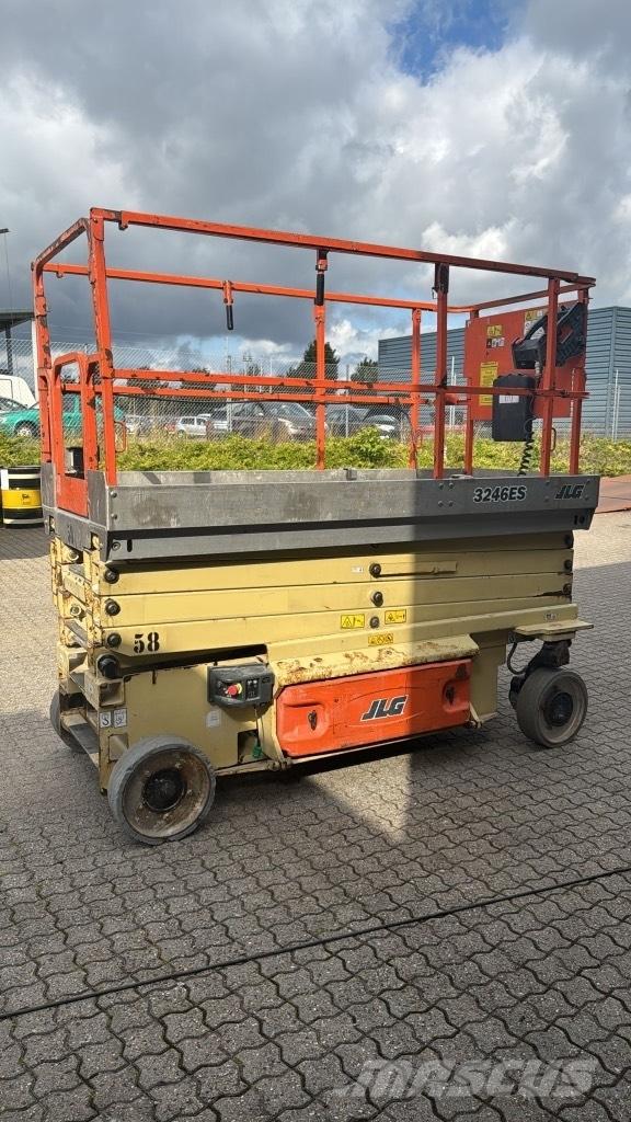 JLG 3246 ES Sakselifter