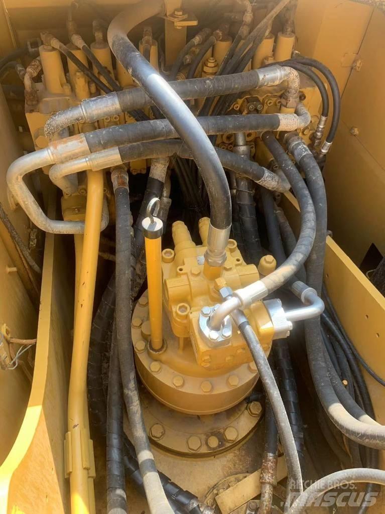 CAT 323 D L Beltegraver