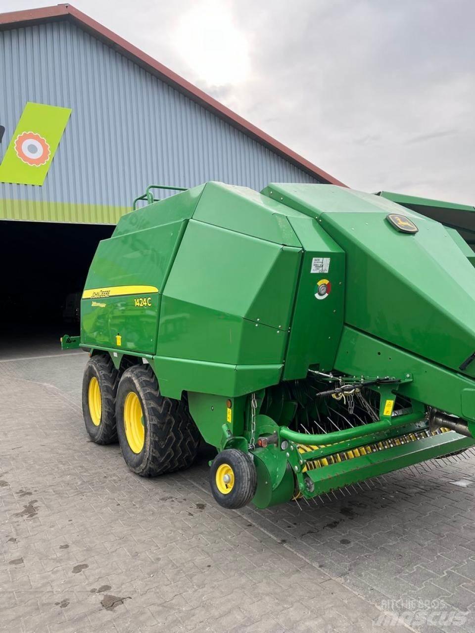John Deere 1424 C Firkantpresser