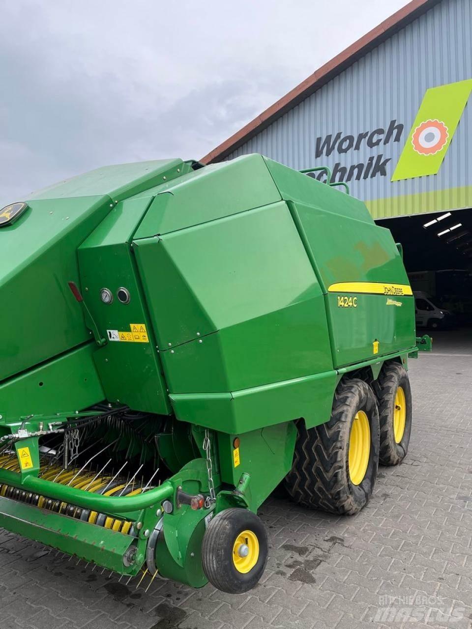 John Deere 1424 C Firkantpresser
