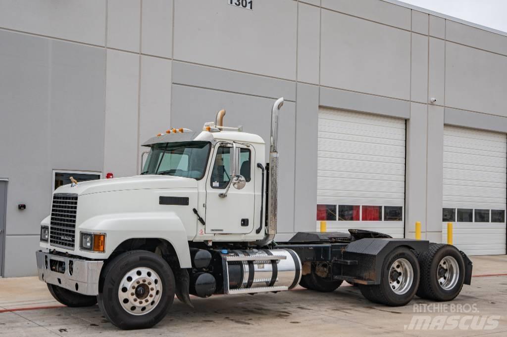Mack Pinnacle Trekkvogner