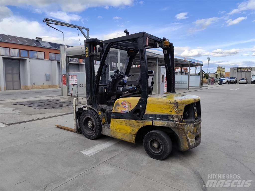 Yale GDP35VX Diesel Trucker